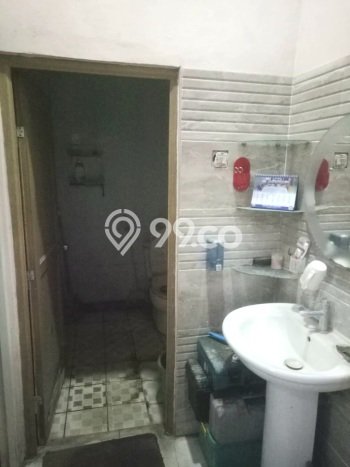 Rumah 2 KT 2 KM Newly Renovated di Lokasi Prestisius Curug, Tangerang Rumah 2 KT 2 KM Newly Renovated di Lokasi Prestisius Curug, Tangerang