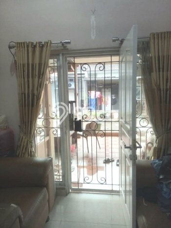 Rumah 2 KT 2 KM Newly Renovated di Lokasi Prestisius Curug, Tangerang Rumah 2 KT 2 KM Newly Renovated di Lokasi Prestisius Curug, Tangerang