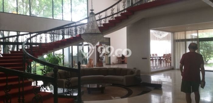 Rumah Mewah LB 1500m2 Siap Pakai Desain Elegan di Ciumbuleuit, Bandung Rumah Mewah LB 1500m2 Siap Pakai Desain Elegan di Ciumbuleuit, Bandung
