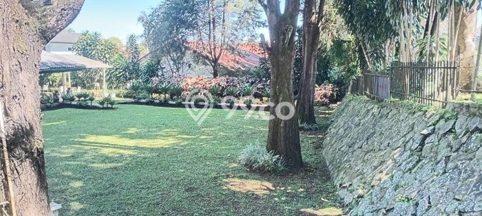 Ready to Use! Luxury House LT 4228m2 Desain Elegan di Bandung Utara Ready to Use! Luxury House LT 4228m2 Desain Elegan di Bandung Utara