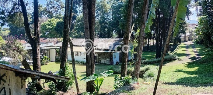 Ready to Use! Luxury House LT 4228m2 Desain Elegan di Bandung Utara Ready to Use! Luxury House LT 4228m2 Desain Elegan di Bandung Utara