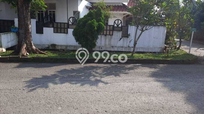 Jual Rumah Eksklusif 3 KT di Villa Melati Mas, Tangerang Selatan Jual Rumah Eksklusif 3 KT di Villa Melati Mas, Tangerang Selatan