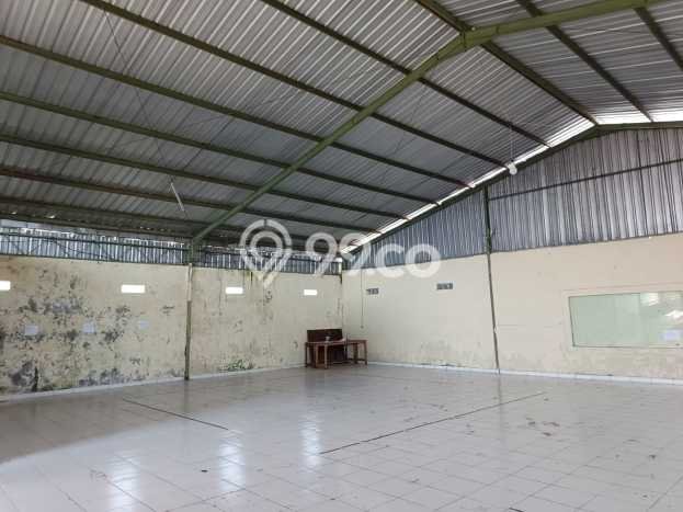 Area Ramai! Gudang Dijual di Tabanan untuk Bisnis Luas Bangunan 800m2 Area Ramai! Gudang Dijual di Tabanan untuk Bisnis Luas Bangunan 800m2