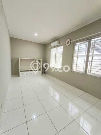 Rumah Mewah LB 138m2 Siap Pakai Desain Elegan di BSD Sevilla, Tangerang Rumah Mewah LB 138m2 Siap Pakai Desain Elegan di BSD Sevilla, Tangerang