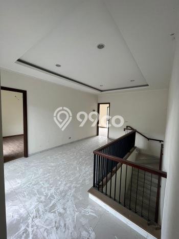 PREMIUM LIVING! Rumah kawasan Suvarna Sutera, 4 KT, Area Berkembang, LT 200m² Bangunan 233m² PREMIUM LIVING! Rumah kawasan Suvarna Sutera, 4 KT, Area Berkembang, LT 200m² Bangunan 233m²