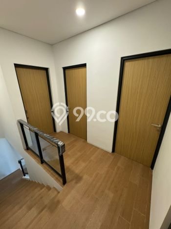 Disewakan! Rumah 3 Kamar Tidur &
3 Kamar Mandi di BSD City, Tangerang Disewakan! Rumah 3 Kamar Tidur &
3 Kamar Mandi di BSD City, Tangerang