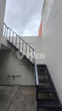 Lokasi strategis! Rumah siap pakai dikontrakkan di Serpong Utara LB 150m2 Lokasi strategis! Rumah siap pakai dikontrakkan di Serpong Utara LB 150m2