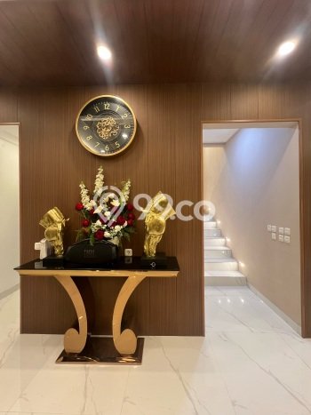 Rumah Mewah LB 295m2 Siap Huni Desain Elegan di BSD Foresta, Tangerang Rumah Mewah LB 295m2 Siap Huni Desain Elegan di BSD Foresta, Tangerang