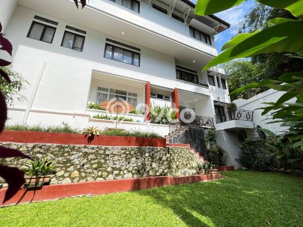 Rumah Premium di Ciumbuleuit, 3 KM, Lingkungan Nyaman, LT 530m² LB 350m² Rumah Premium di Ciumbuleuit, 3 KM, Lingkungan Nyaman, LT 530m² LB 350m²