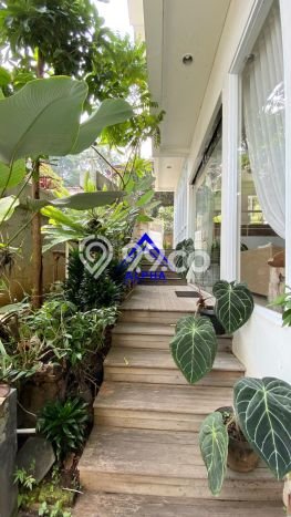 Rumah Mewah LB 300m2 Siap Pakai Desain Elegan di Dago, Bandung Rumah Mewah LB 300m2 Siap Pakai Desain Elegan di Dago, Bandung