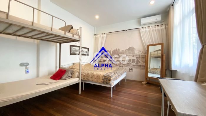 Rumah Mewah LB 300m2 Siap Pakai Desain Elegan di Dago, Bandung Rumah Mewah LB 300m2 Siap Pakai Desain Elegan di Dago, Bandung