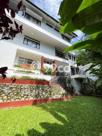 Rumah Premium di Ciumbuleuit, 3 KM, Lingkungan Nyaman, LT 530m² LB 350m² Rumah Premium di Ciumbuleuit, 3 KM, Lingkungan Nyaman, LT 530m² LB 350m²