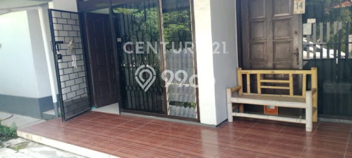 Rumah Terawat area Bojongloa, Bandung, LT 302m², Luas Bangunan 185m² Rumah Terawat area Bojongloa, Bandung, LT 302m², Luas Bangunan 185m²