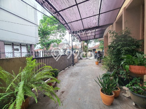 Rumah Siap Huni 8 KT 3 KM di Lokasi Strategis Supratman, Bandung Rumah Siap Huni 8 KT 3 KM di Lokasi Strategis Supratman, Bandung