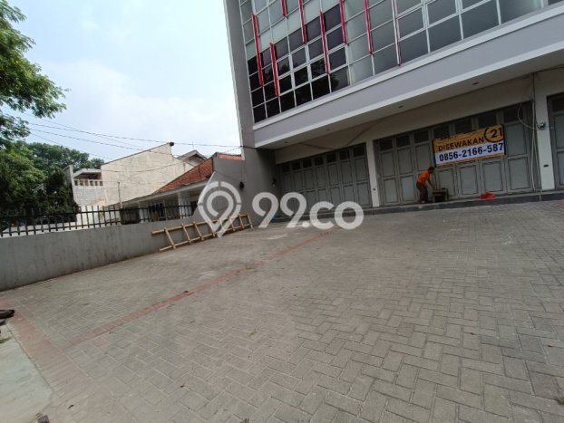 AREA KOMERSIAL! Ruko For Rent Kawasan , Luas 225m2m², Akses Strategis AREA KOMERSIAL! Ruko For Rent Kawasan , Luas 225m2m², Akses Strategis