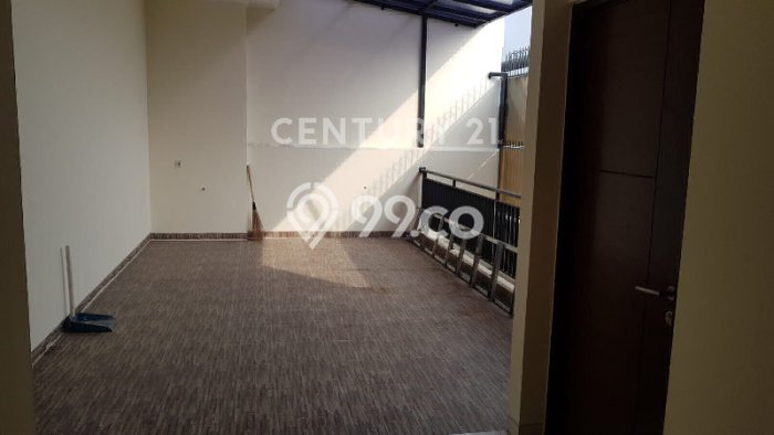 Rumah Elit Modern Siap Huni di Meruya Jakarta Barat Rumah Elit Modern Siap Huni di Meruya Jakarta Barat