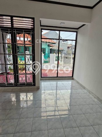 Lokasi terbaik! Rumah siap huni dikontrakkan di Matraman LB 160m2 Lokasi terbaik! Rumah siap huni dikontrakkan di Matraman LB 160m2