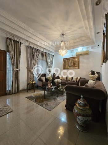 Siap Huni Rumah Mewah 6 Kamar di Kebon Jeruk Dekat ke Mana Pun Siap Huni Rumah Mewah 6 Kamar di Kebon Jeruk Dekat ke Mana Pun