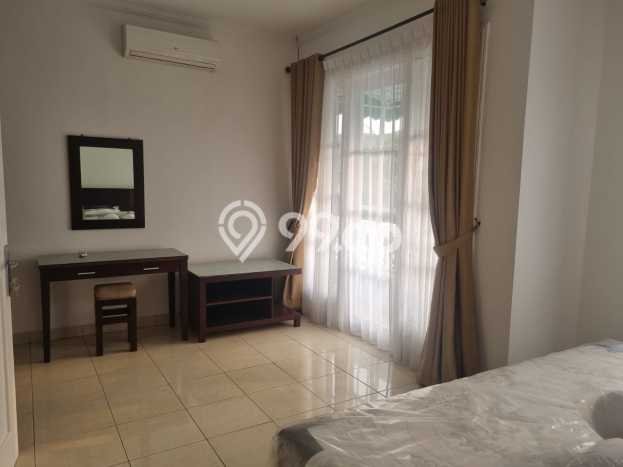 Rumah Elit Modern Tanpa Renovasi di Kota Wisata Jakarta Timur Rumah Elit Modern Tanpa Renovasi di Kota Wisata Jakarta Timur