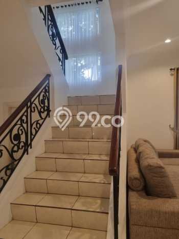 Rumah Elit Modern Tanpa Renovasi di Kota Wisata Jakarta Timur Rumah Elit Modern Tanpa Renovasi di Kota Wisata Jakarta Timur