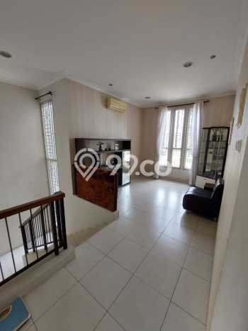 Rumah Elit Modern Tanpa Renovasi di Kota Wisata Jakarta Timur Rumah Elit Modern Tanpa Renovasi di Kota Wisata Jakarta Timur