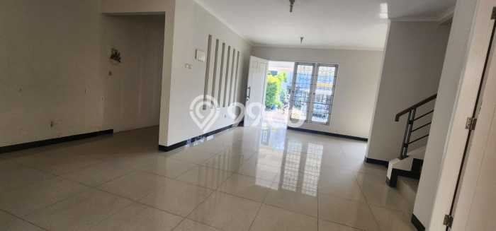 Rumah Luas Asri 3 KT Siap Huni di Cibubur Jakarta Timur Rumah Luas Asri 3 KT Siap Huni di Cibubur Jakarta Timur