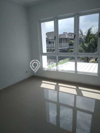 Dijual Rumah Modern 3 KT di Kota Wisata, Jakarta Timur Dijual Rumah Modern 3 KT di Kota Wisata, Jakarta Timur