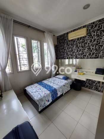 Rumah Elit Modern Tanpa Renovasi di Kota Wisata Jakarta Timur Rumah Elit Modern Tanpa Renovasi di Kota Wisata Jakarta Timur