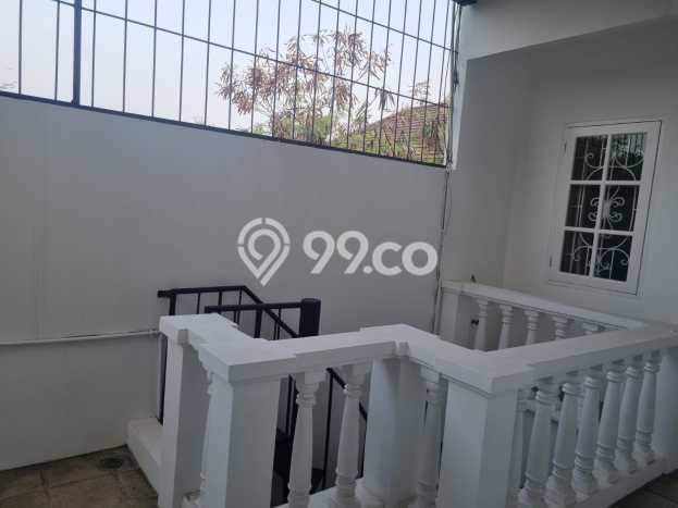 Rumah Elit Modern Tanpa Renovasi di Kota Wisata Jakarta Timur Rumah Elit Modern Tanpa Renovasi di Kota Wisata Jakarta Timur