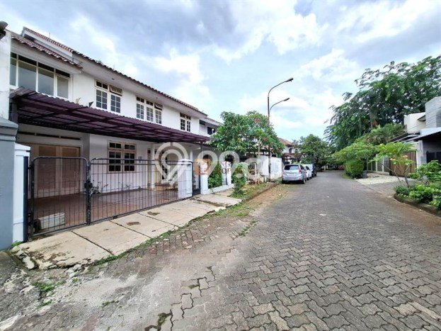 Rumah Elit Modern Tanpa Renovasi di Kuningan Jakarta Selatan Rumah Elit Modern Tanpa Renovasi di Kuningan Jakarta Selatan