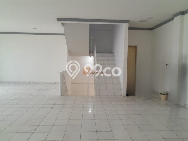 Ruko Disewa di Jakarta Pusat dengan LB 228m2 Area Komersial Ramai Ruko Disewa di Jakarta Pusat dengan LB 228m2 Area Komersial Ramai