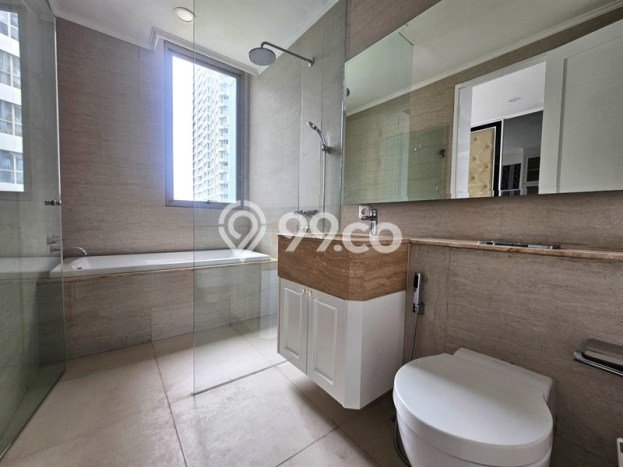 Hunian Apartemen High-Class untuk Dijual di Jakarta Barat dengan 3 BR & 3 Kamar Mandi Hunian Apartemen High-Class untuk Dijual di Jakarta Barat dengan 3 BR & 3 Kamar Mandi