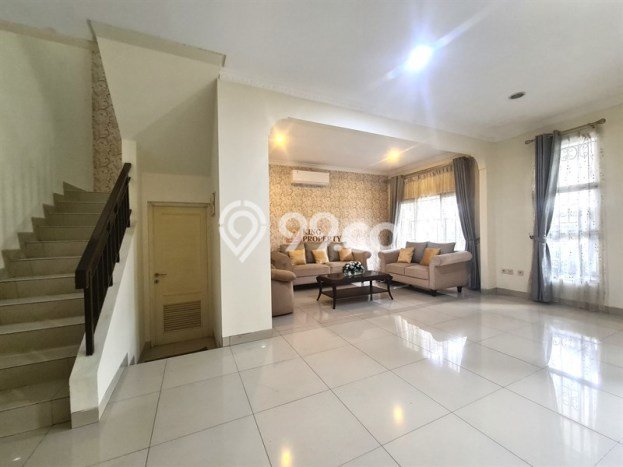 Disewakan! Rumah 3 Kamar Tidur &
3 Kamar Mandi di Puri Mansion, Jakarta Barat Disewakan! Rumah 3 Kamar Tidur &
3 Kamar Mandi di Puri Mansion, Jakarta Barat