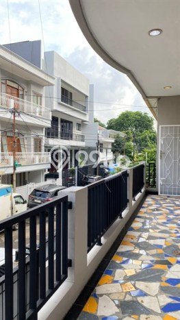 Dijual Rumah Premium dengan Fasilitas Sekitar Komplit di Sawah Besar, Jakarta Pusat Dijual Rumah Premium dengan Fasilitas Sekitar Komplit di Sawah Besar, Jakarta Pusat