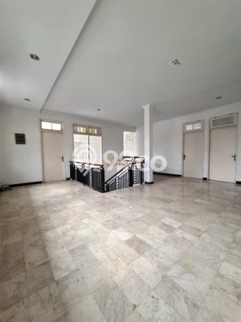 Rumah Elit Modern Tanpa Renovasi di Kuningan Jakarta Selatan Rumah Elit Modern Tanpa Renovasi di Kuningan Jakarta Selatan