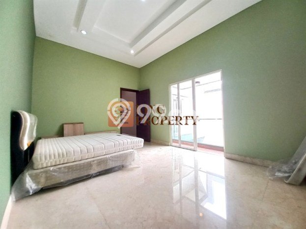 Rumah Terawat LT 273m2m² / LB 480m2m² di Lokasi Premium , Jakarta Barat Rumah Terawat LT 273m2m² / LB 480m2m² di Lokasi Premium , Jakarta Barat