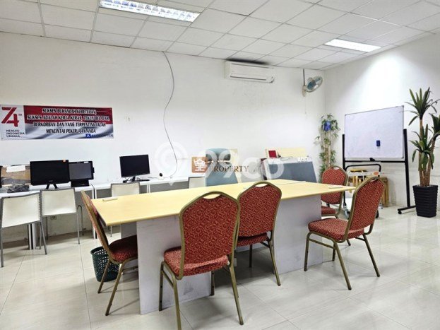 Disewakan Komersial di Pusat Kota Jakarta Selatan Ramai Strategis Disewakan Komersial di Pusat Kota Jakarta Selatan Ramai Strategis
