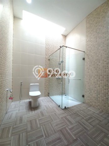 Rumah Terawat LT 273m2m² / LB 480m2m² di Lokasi Premium , Jakarta Barat Rumah Terawat LT 273m2m² / LB 480m2m² di Lokasi Premium , Jakarta Barat