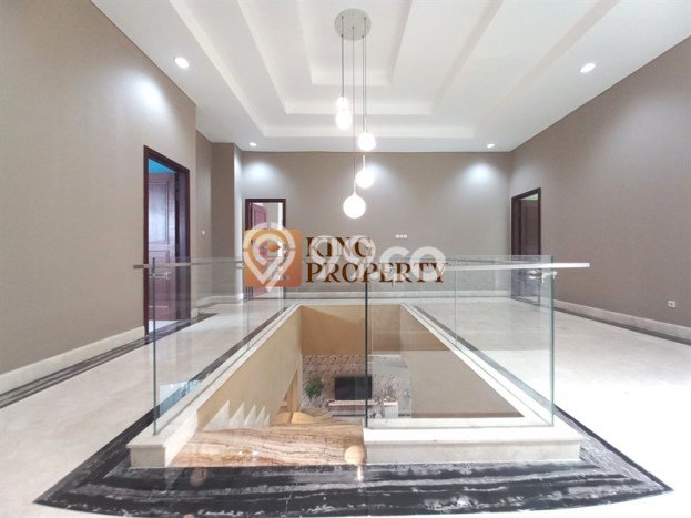 Rumah Terawat LT 273m2m² / LB 480m2m² di Lokasi Premium , Jakarta Barat Rumah Terawat LT 273m2m² / LB 480m2m² di Lokasi Premium , Jakarta Barat