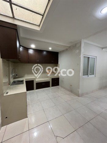 LOKASI PREMIUM! Rumah area Duri Kepa, 5 KT, Area Tenang, Luas 132m2m² Bangunan 200m2m² LOKASI PREMIUM! Rumah area Duri Kepa, 5 KT, Area Tenang, Luas 132m2m² Bangunan 200m2m²