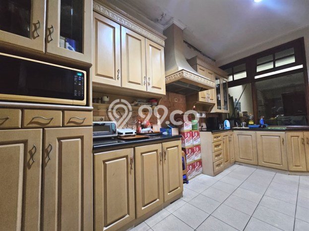 PENAWARAN TERBATAS! Rumah Berkualitas area Tomang, Luas 242m2m² LB 350m2m² PENAWARAN TERBATAS! Rumah Berkualitas area Tomang, Luas 242m2m² LB 350m2m²