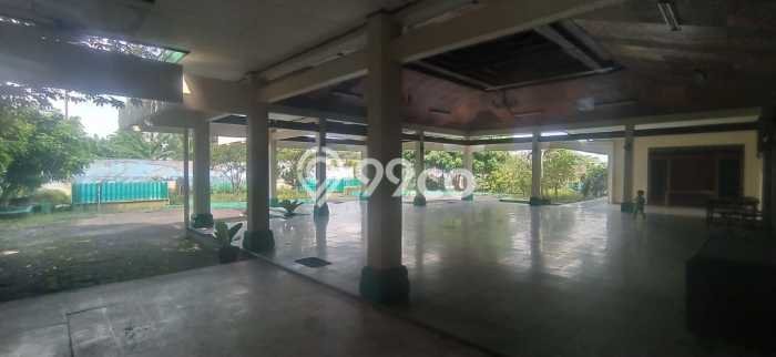 For Sale! Premium House LT 2720m2 Desain Elegan di Pucang Sawit For Sale! Premium House LT 2720m2 Desain Elegan di Pucang Sawit
