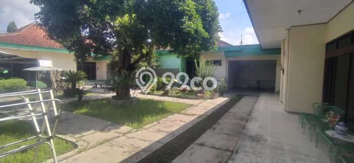 For Sale! Premium House LT 2720m2 Desain Elegan di Pucang Sawit For Sale! Premium House LT 2720m2 Desain Elegan di Pucang Sawit