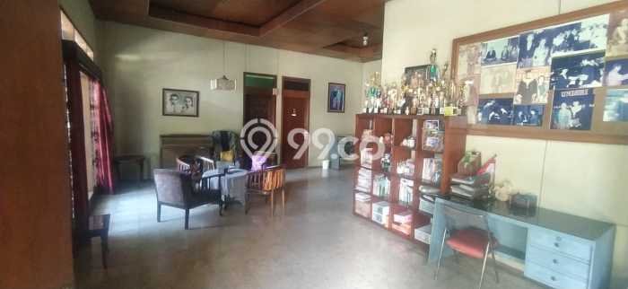 For Sale! Premium House LT 2720m2 Desain Elegan di Pucang Sawit For Sale! Premium House LT 2720m2 Desain Elegan di Pucang Sawit