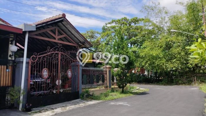 Dijual Cepat Rumah Bagus Siap Huni LB 200m2 di Laweyan, Surakarta Dijual Cepat Rumah Bagus Siap Huni LB 200m2 di Laweyan, Surakarta