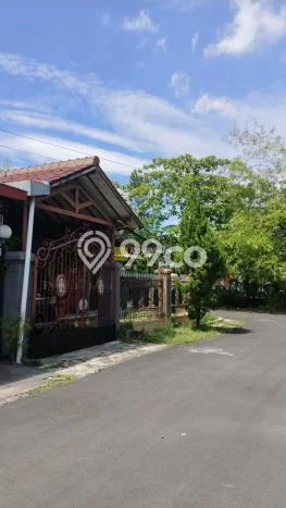 Dijual Cepat Rumah Bagus Siap Huni LB 200m2 di Laweyan, Surakarta Dijual Cepat Rumah Bagus Siap Huni LB 200m2 di Laweyan, Surakarta