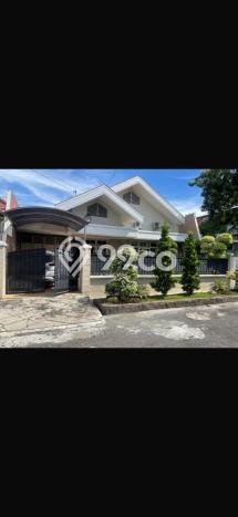 Rumah Elit Modern Tanpa Renovasi di Dharma Husada Surabaya Rumah Elit Modern Tanpa Renovasi di Dharma Husada Surabaya