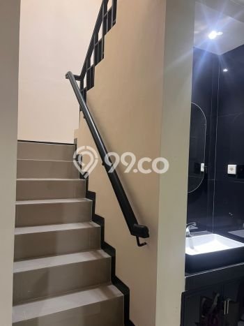 Rumah Mewah LB 165m2 Siap Huni Desain Elegan di Pakuwon, Surabaya Rumah Mewah LB 165m2 Siap Huni Desain Elegan di Pakuwon, Surabaya