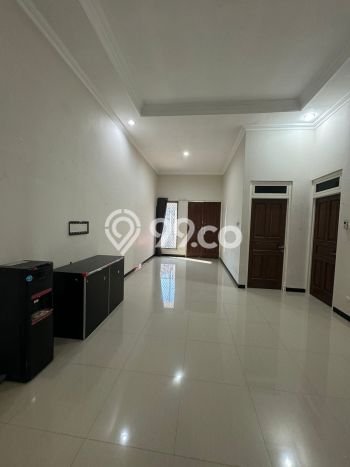Jual Rumah Luas Elegan Dengan View Cantik di Manyar, Surabaya Jual Rumah Luas Elegan Dengan View Cantik di Manyar, Surabaya