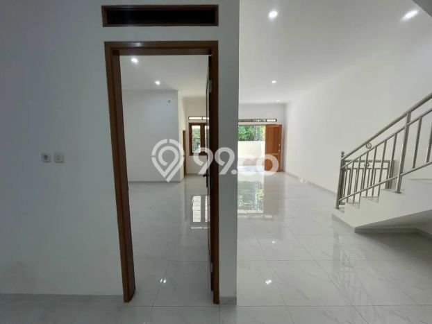 Jual Rumah Eksklusif 3 KT di Pondok Bambu, Jakarta Timur Jual Rumah Eksklusif 3 KT di Pondok Bambu, Jakarta Timur